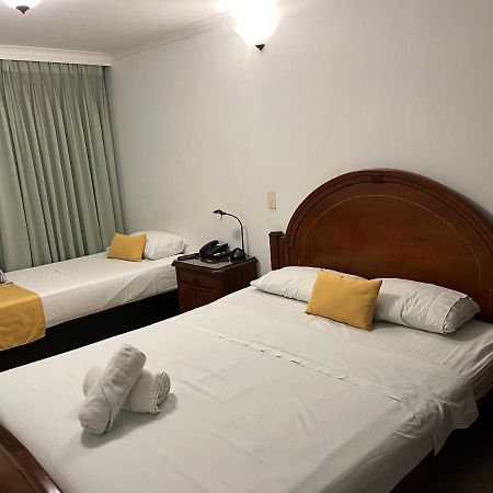 Casa Rosales Hotel Medellin Bagian luar foto