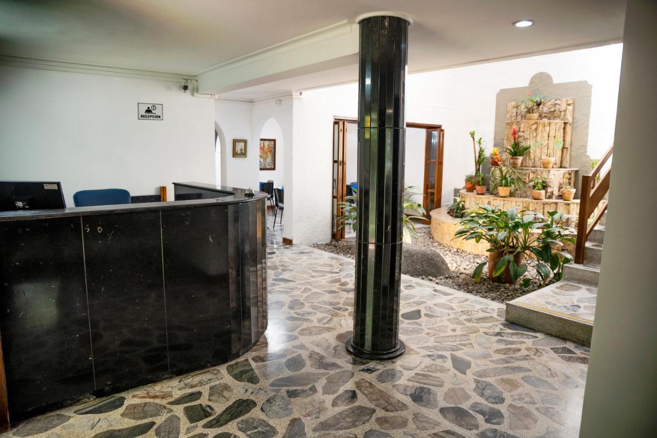 Casa Rosales Hotel Medellin Bagian luar foto