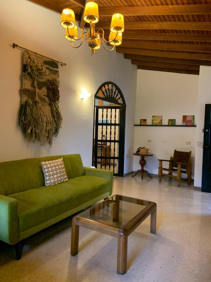Casa Rosales Hotel Medellin Bagian luar foto