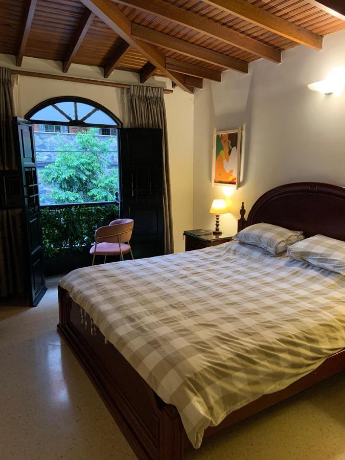 Casa Rosales Hotel Medellin Bagian luar foto