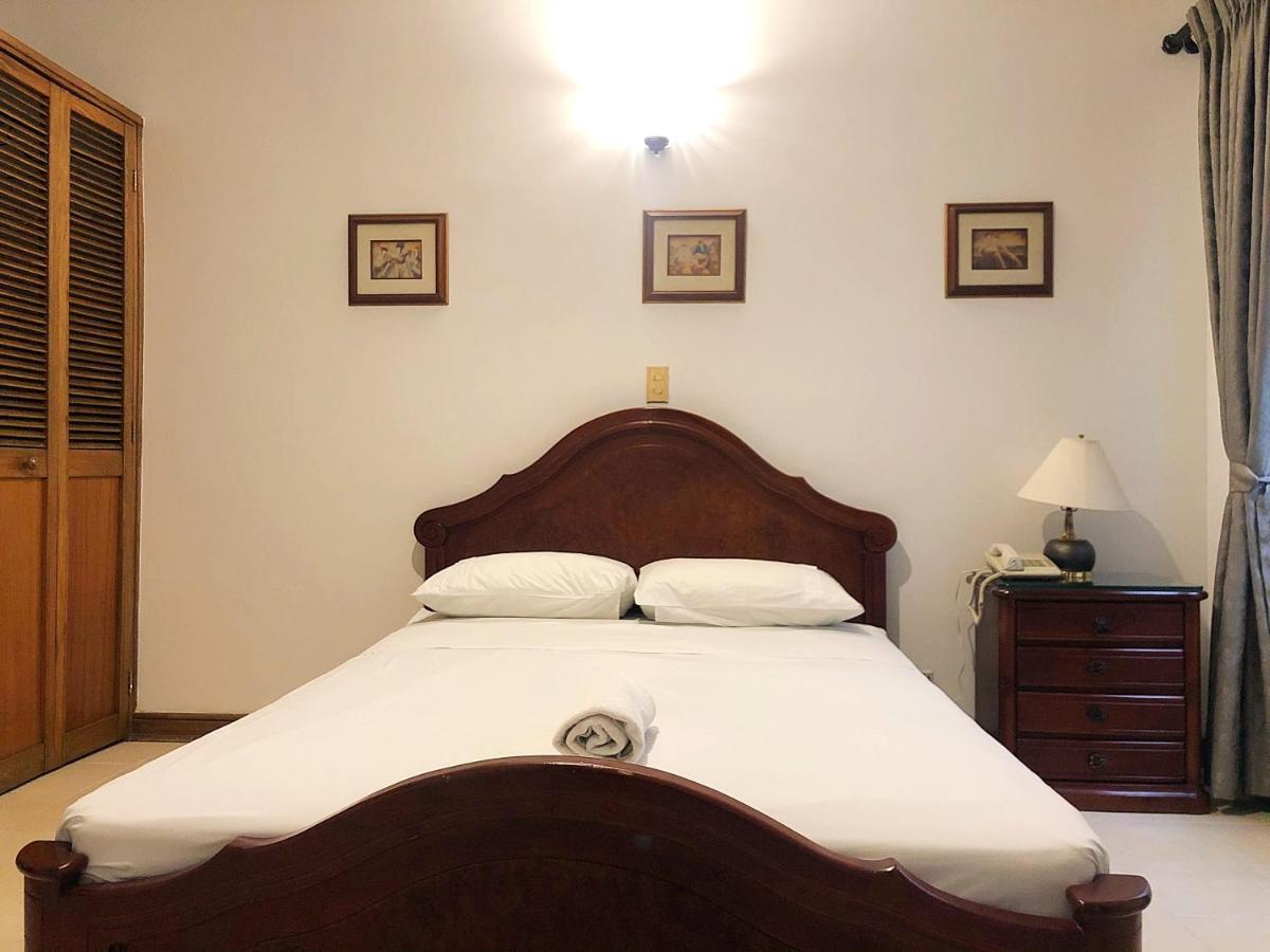 Casa Rosales Hotel Medellin Bagian luar foto