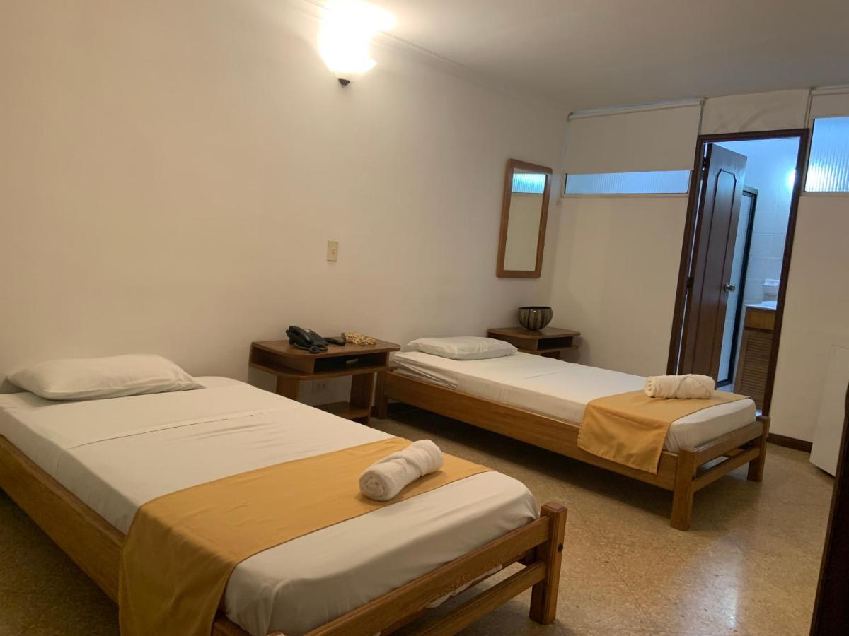 Casa Rosales Hotel Medellin Bagian luar foto