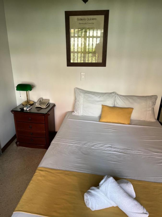 Casa Rosales Hotel Medellin Bagian luar foto